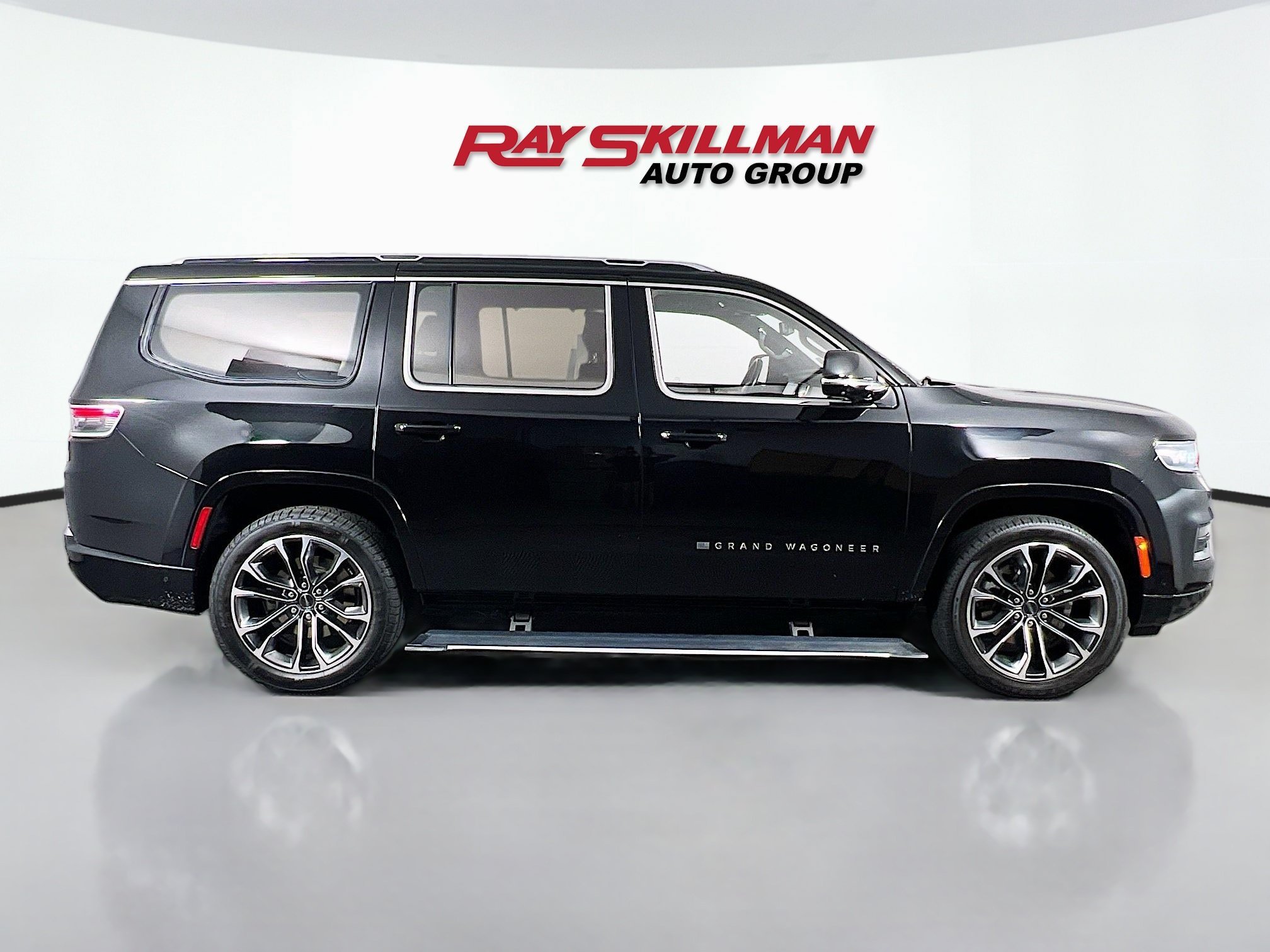 Used 2022 Diamond Black Crystal Pearlcoat Jeep SERIES III image 8