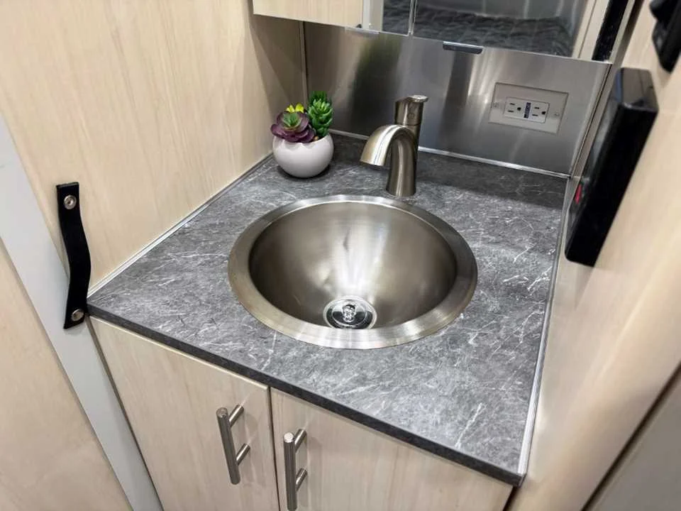 Used 2022 SILVER AIRSTREAM  image 18