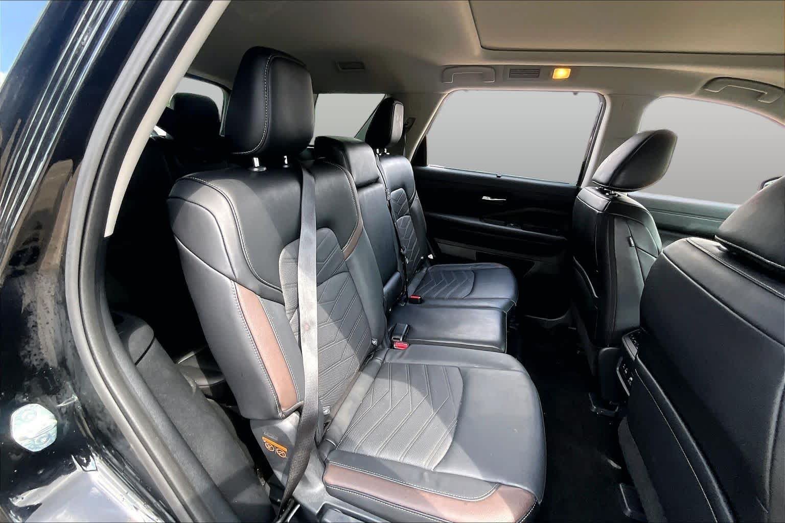 Used 2025 Super Black Nissan Platinum image 20