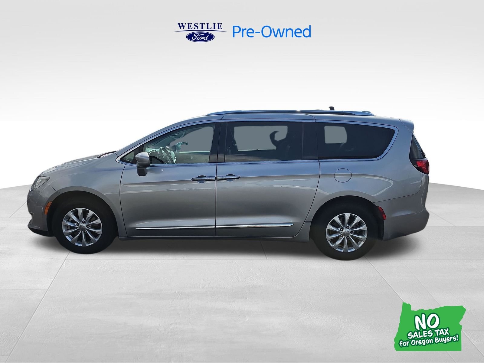 2018 Chrysler Pacifica Touring L's photo