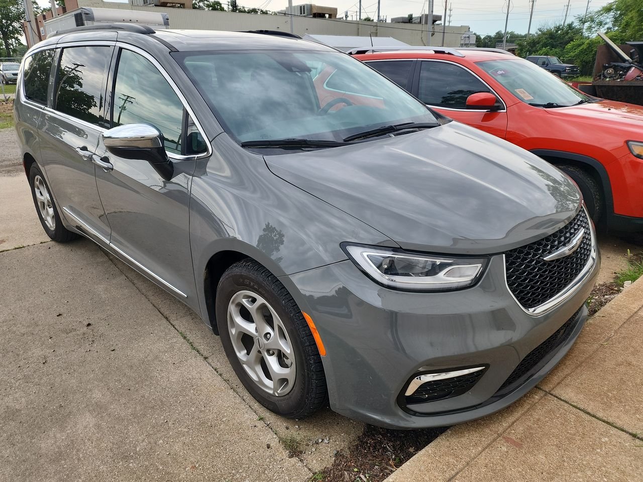 Used 2023 Ceramic Gray Clearcoat Chrysler Limited image 1