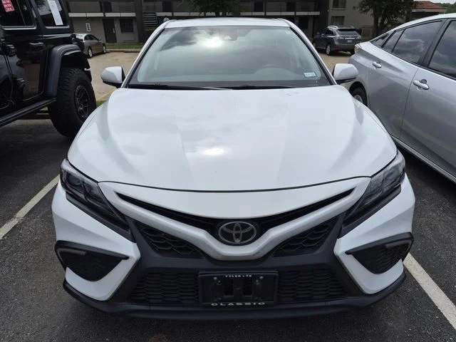 Used 2024 Ice Cap Toyota SE image 2