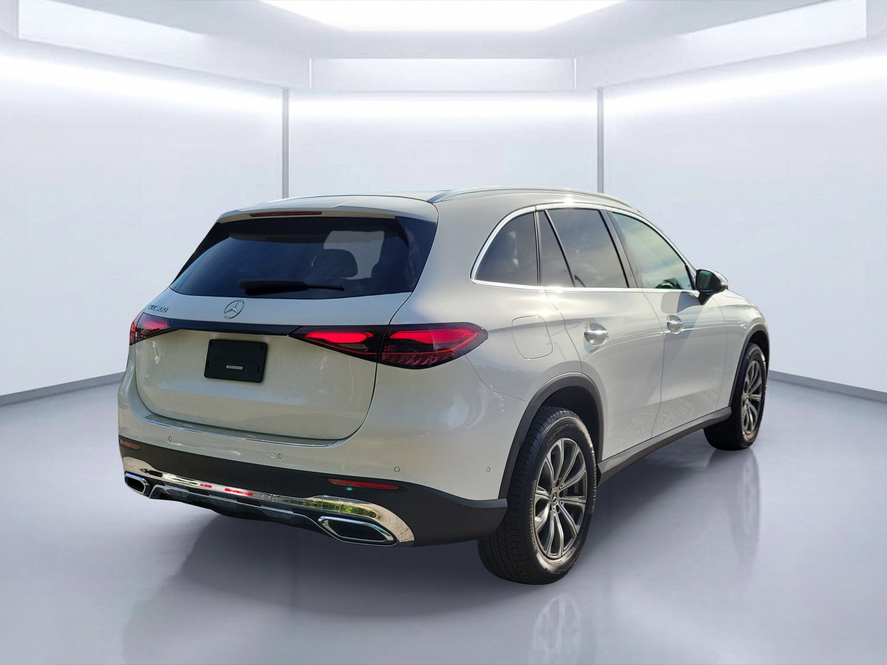 Used 2025 Polar White Mercedes-Benz GLC 300 image 4