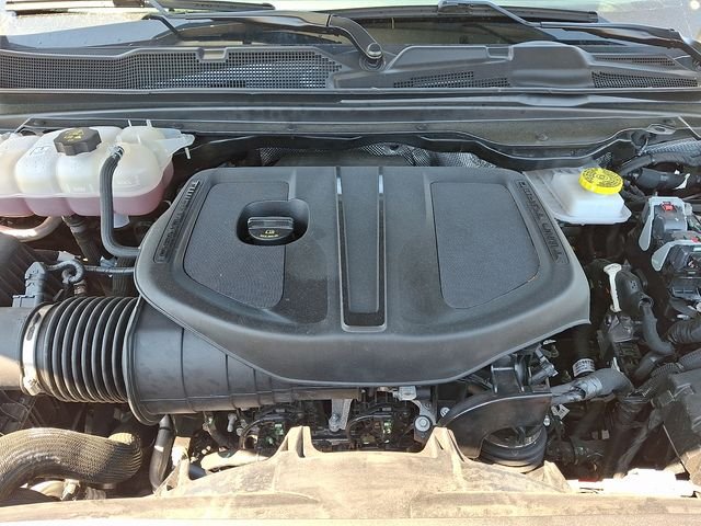 Certified Used 2025 Billet Silver Metallic Clearcoat Ram Laramie image 27