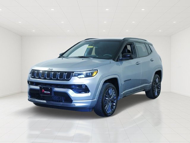 Used 2023 Silver Jeep High Altitude image 3