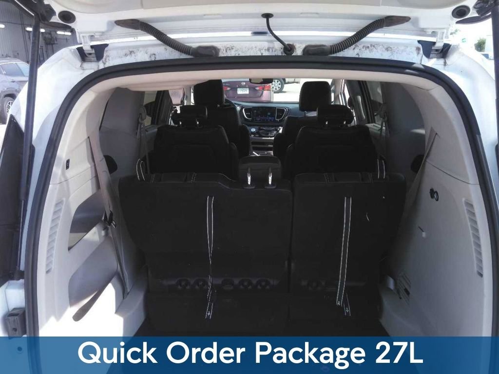 Used 2024 White Chrysler Touring L image 3