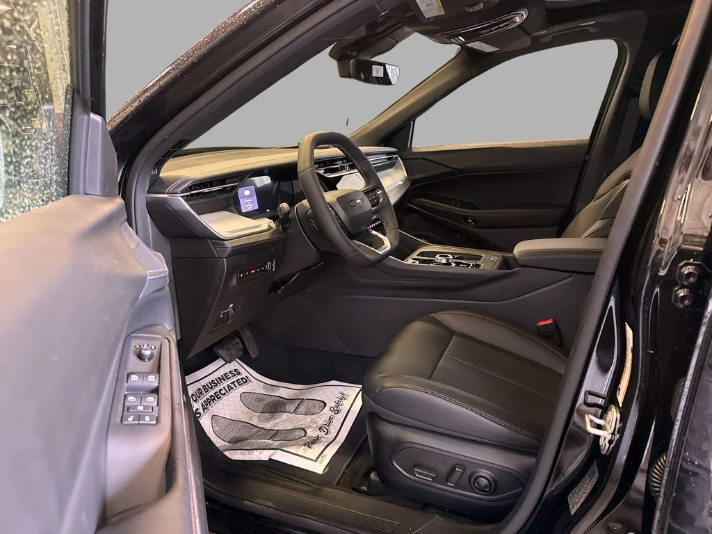 New 2026 Diamond Black Crystal Pearlcoat Jeep Limited image 13