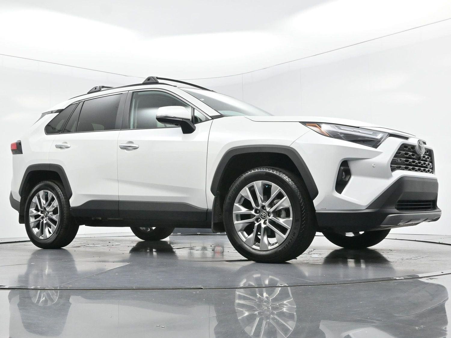 Used 2025 Wind Chill Pearl Toyota Limited image 45