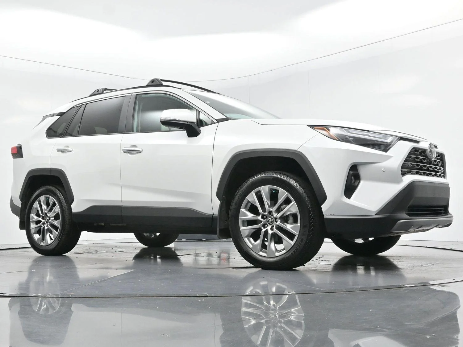 Used 2025 Wind Chill Pearl Toyota Limited image 45