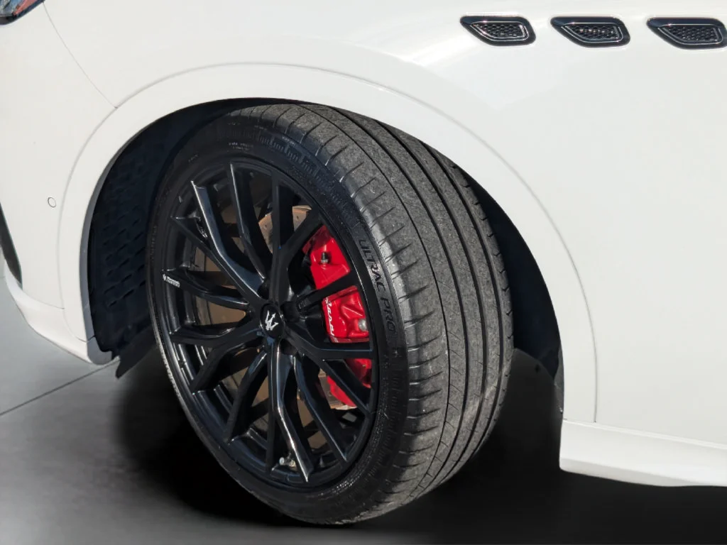 Used 2024 White Maserati Trofeo image 32