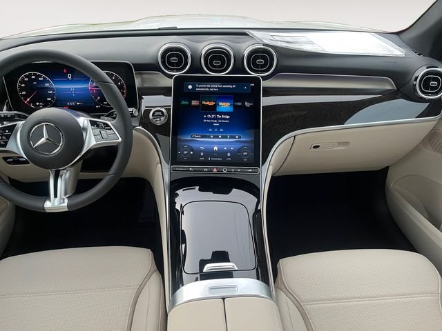 Used 2026  Mercedes-Benz GLC 300 image 11