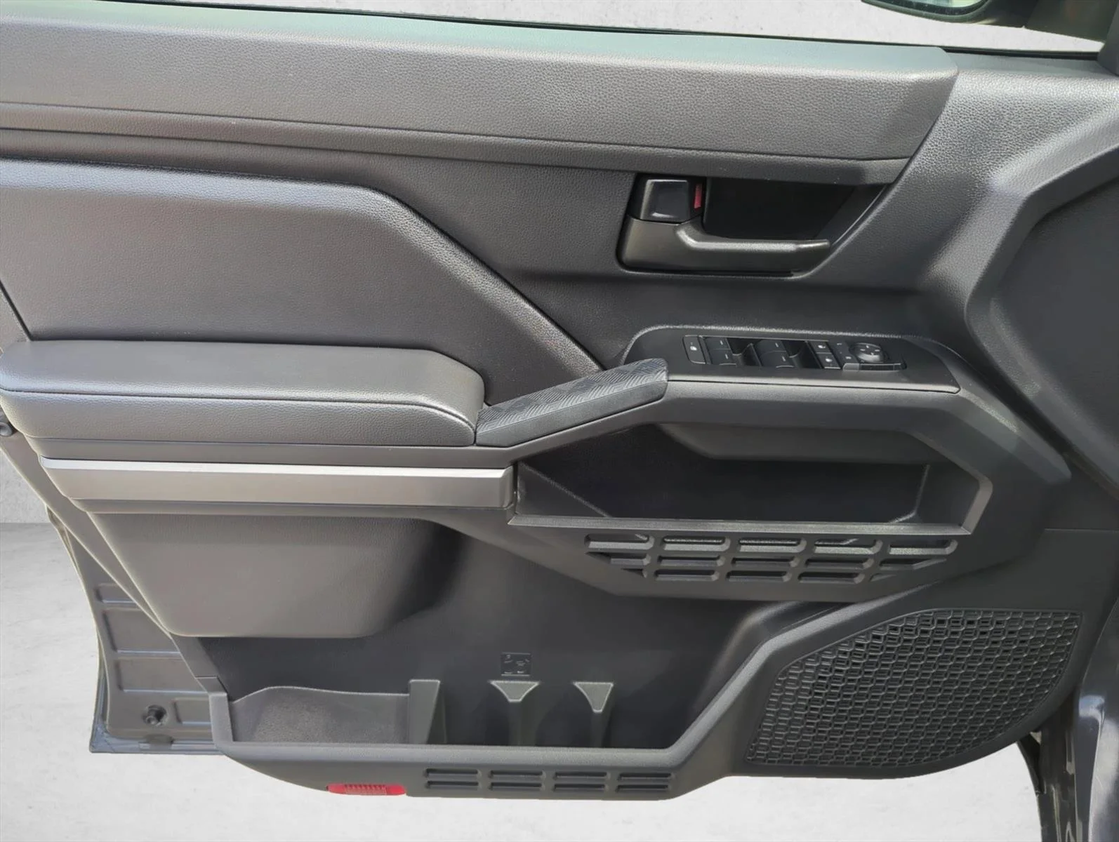 Used 2025 Underground Toyota SR5 image 11