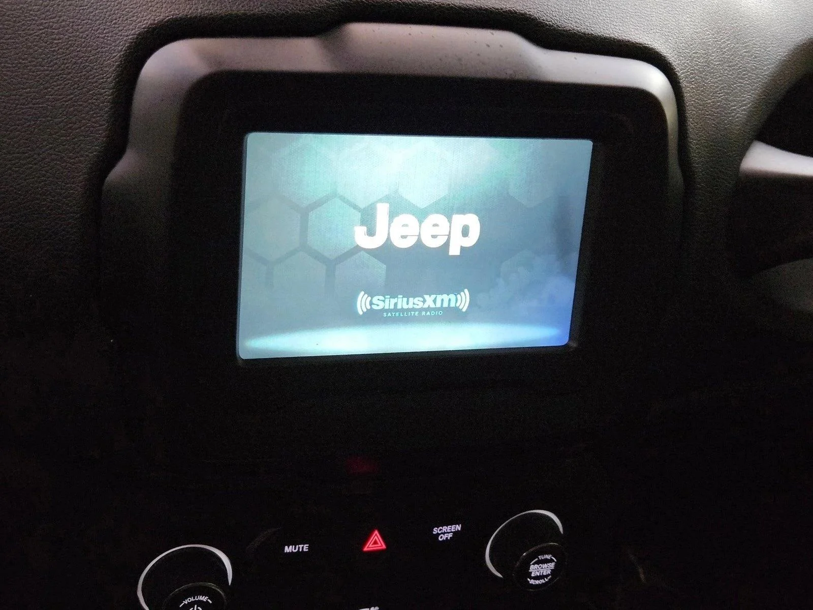 Used 2019 Alpine White Clearcoat Jeep Latitude image 14