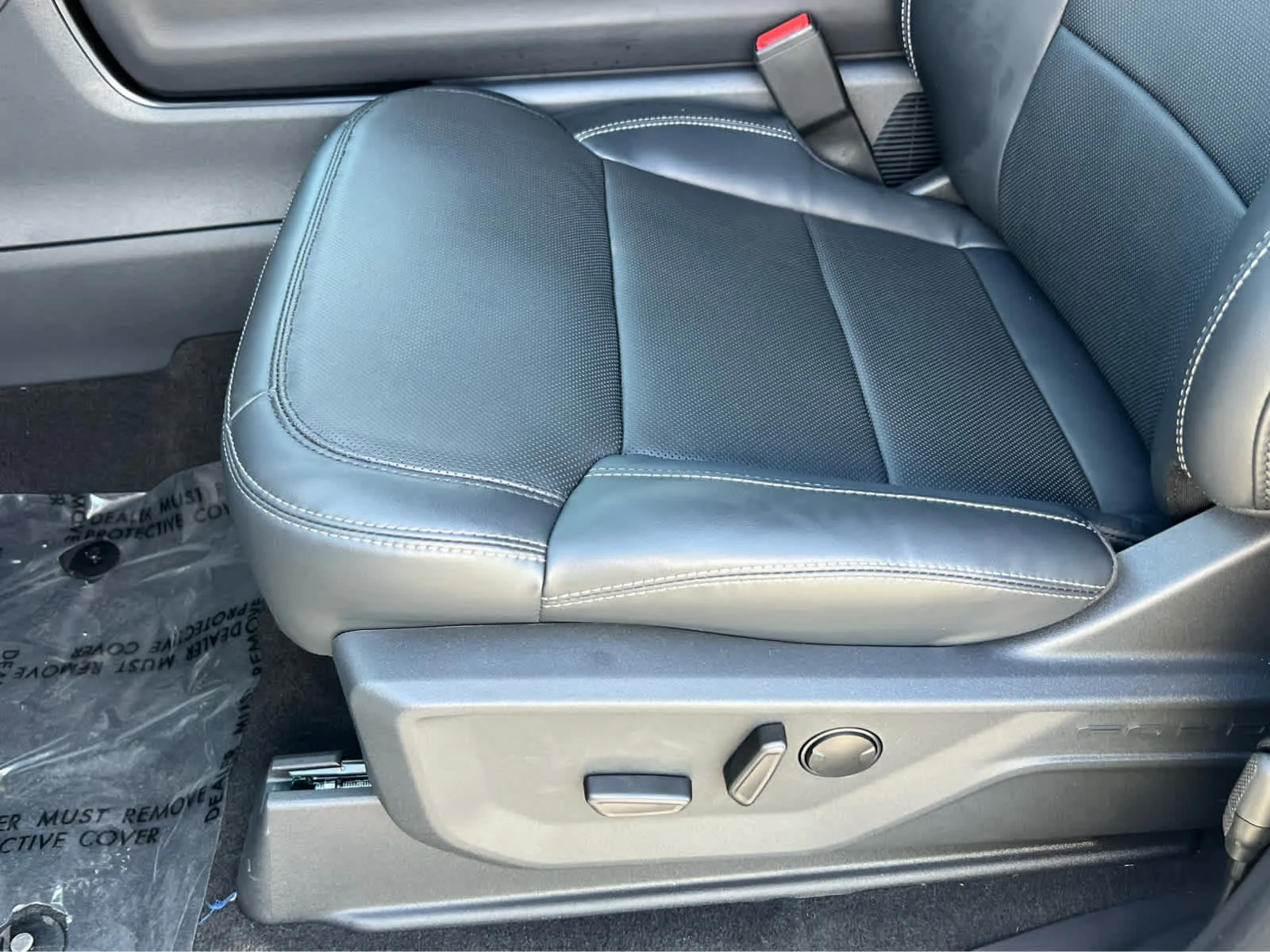New 2026 Star White Metallic Tri-Coat Ford Platinum® image 31