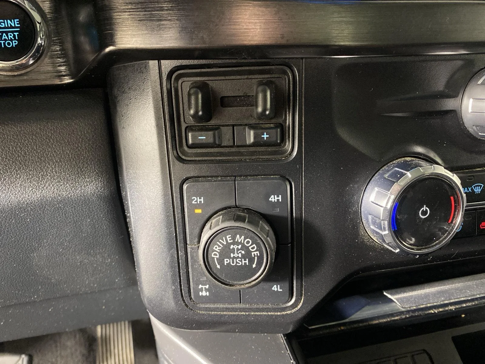 Used 2024 Agate Black Ford LARIAT image 33