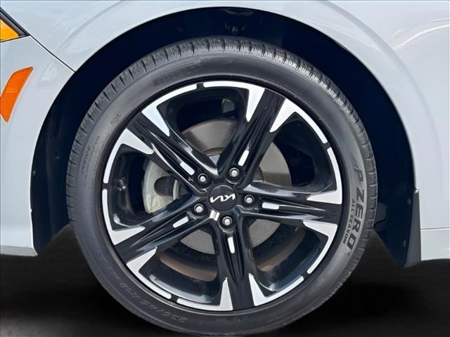 Used 2023 Wolf Gray Kia GT-Line image 28