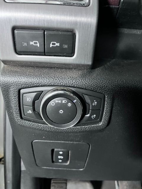 Used 2015 Silver Ford Platinum image 17