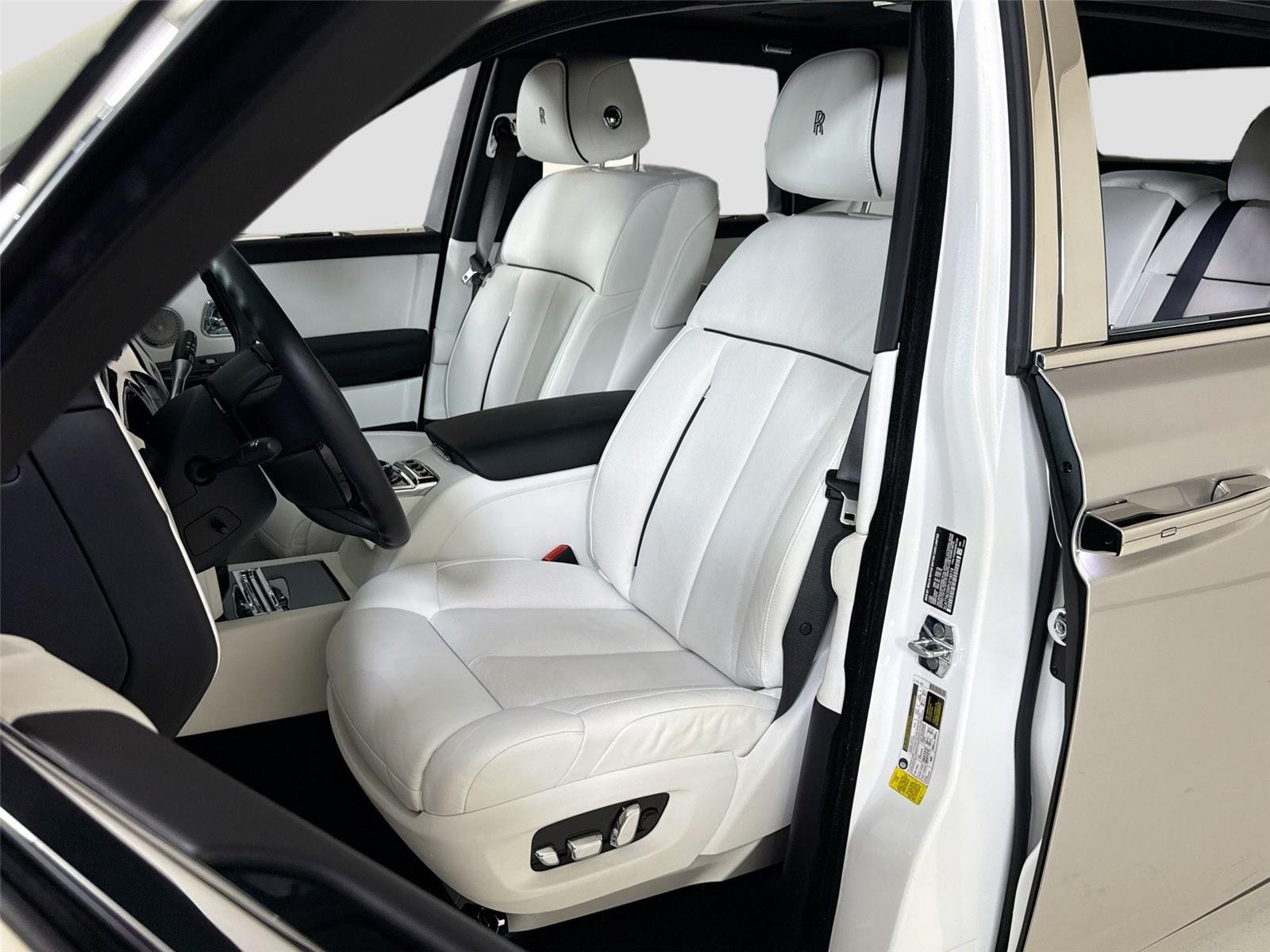 Used 2023  Rolls-Royce  image 14