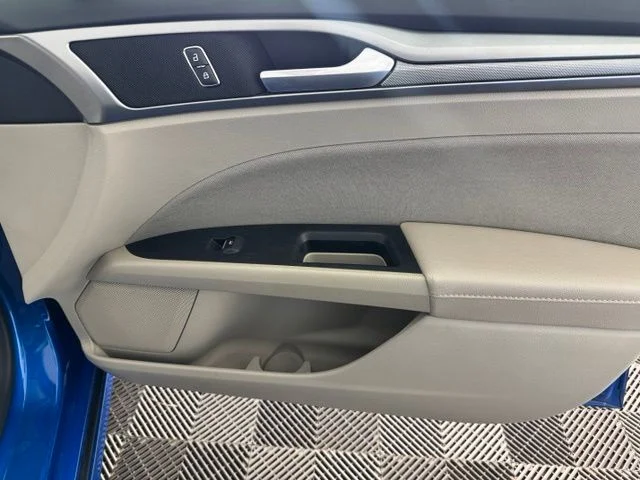Used 2019 Blue Ford SE image 24
