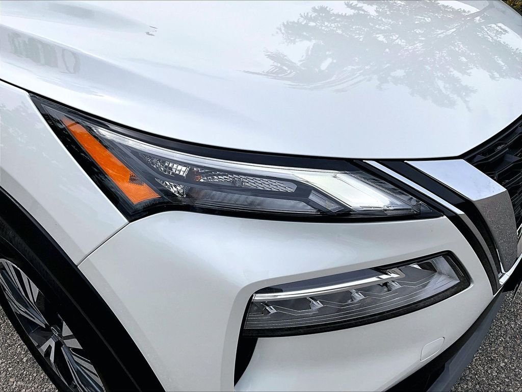 Used 2023 White Nissan SV image 31