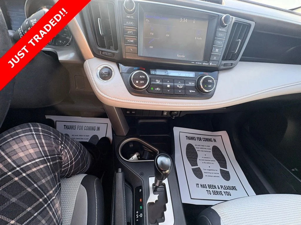 Used 2018 Red Toyota XLE image 27