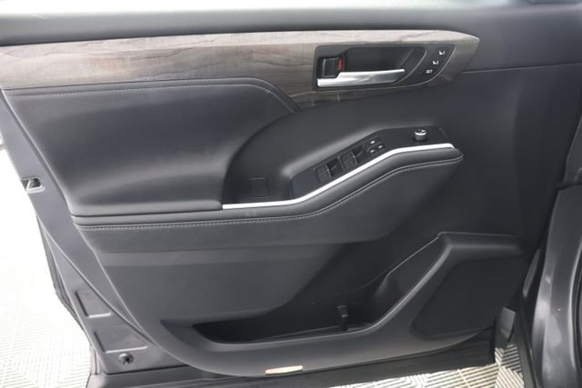 Used 2021 Gray Toyota Platinum image 27