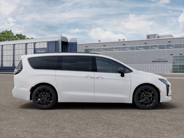 New 2027 Bright White Clear-Coat Exterior Paint Chrysler Limited image 12