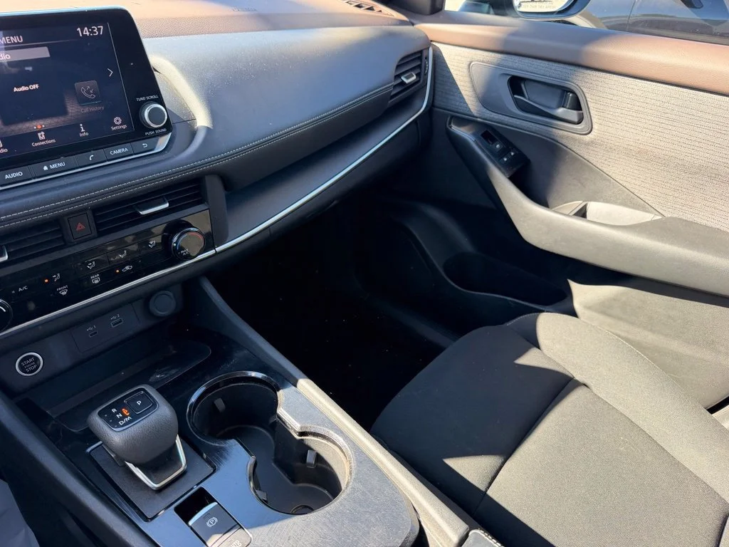 Used 2023 Glacier White Nissan S image 25