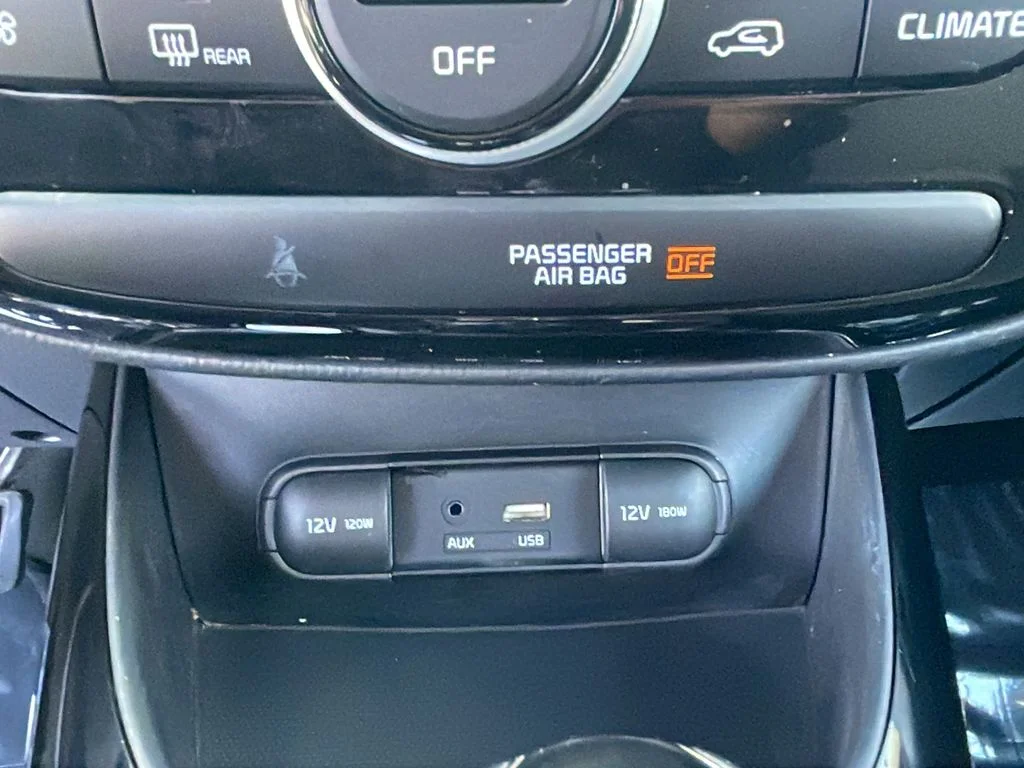Used 2017 Silver Kia Plus image 21