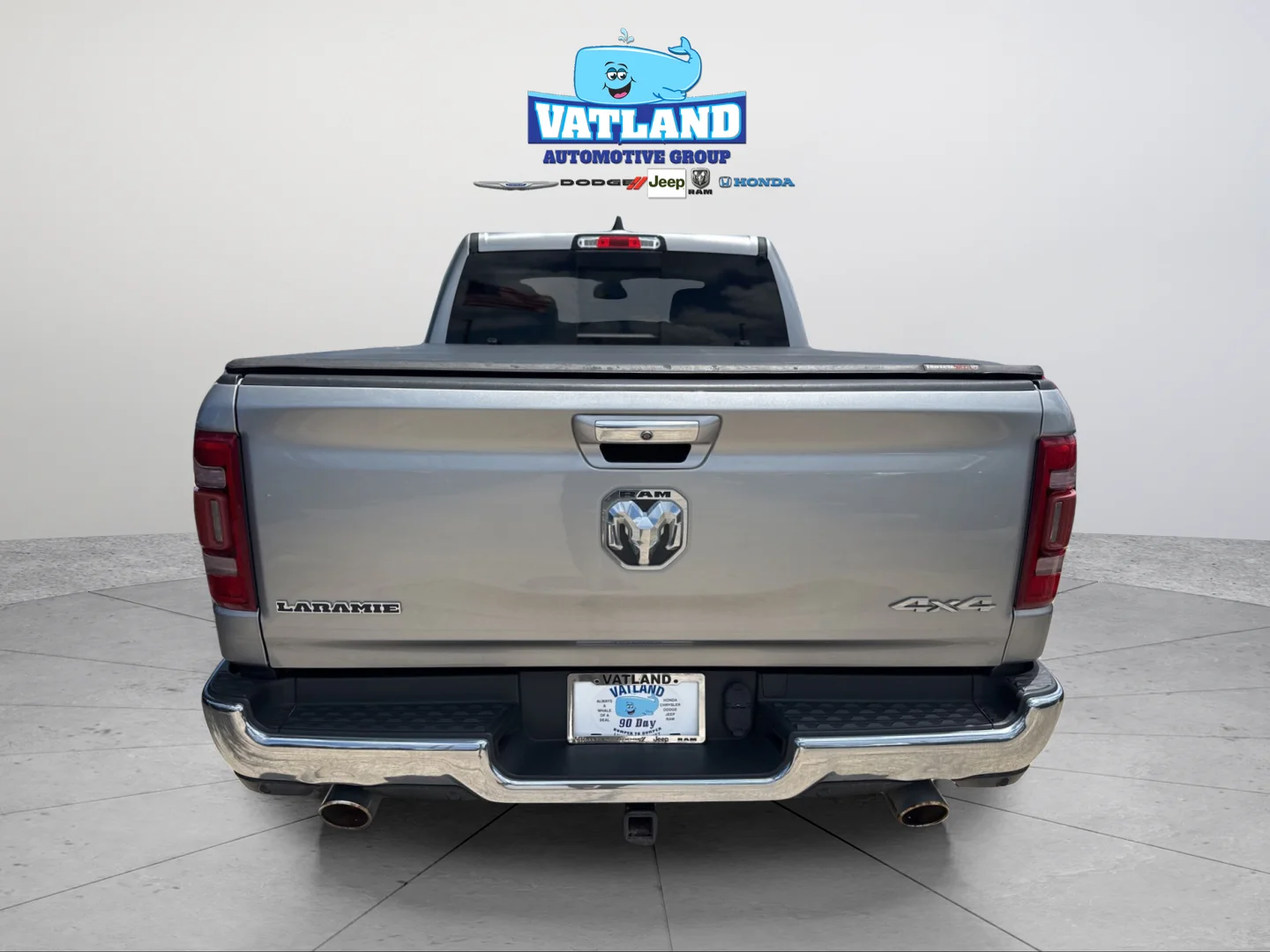 Used 2019 Billet Silver Metallic Ram Laramie image 9