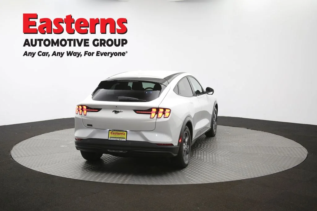 Used 2021 White Ford Select image 41