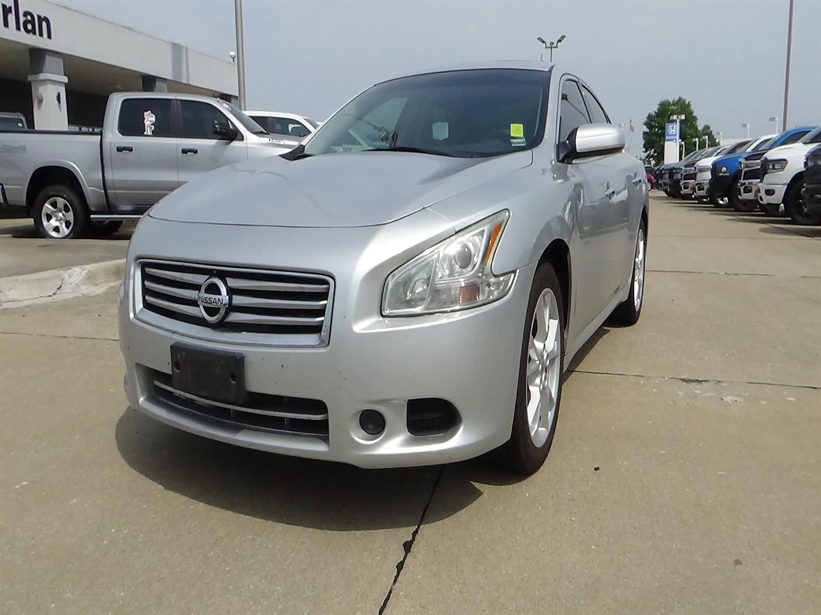 Used 2014 Silver Nissan 3.5 S image 2