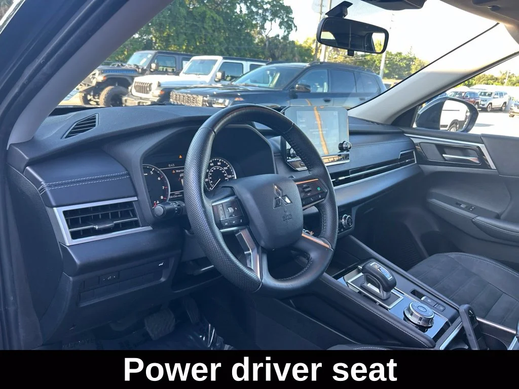 Used 2023 Black Mitsubishi SE image 11