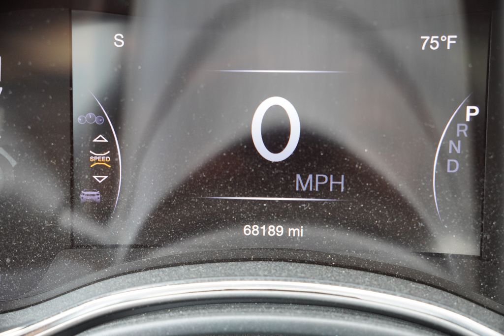 Used 2020 Diamond Black Crystal Pearlcoat Jeep Trailhawk image 9