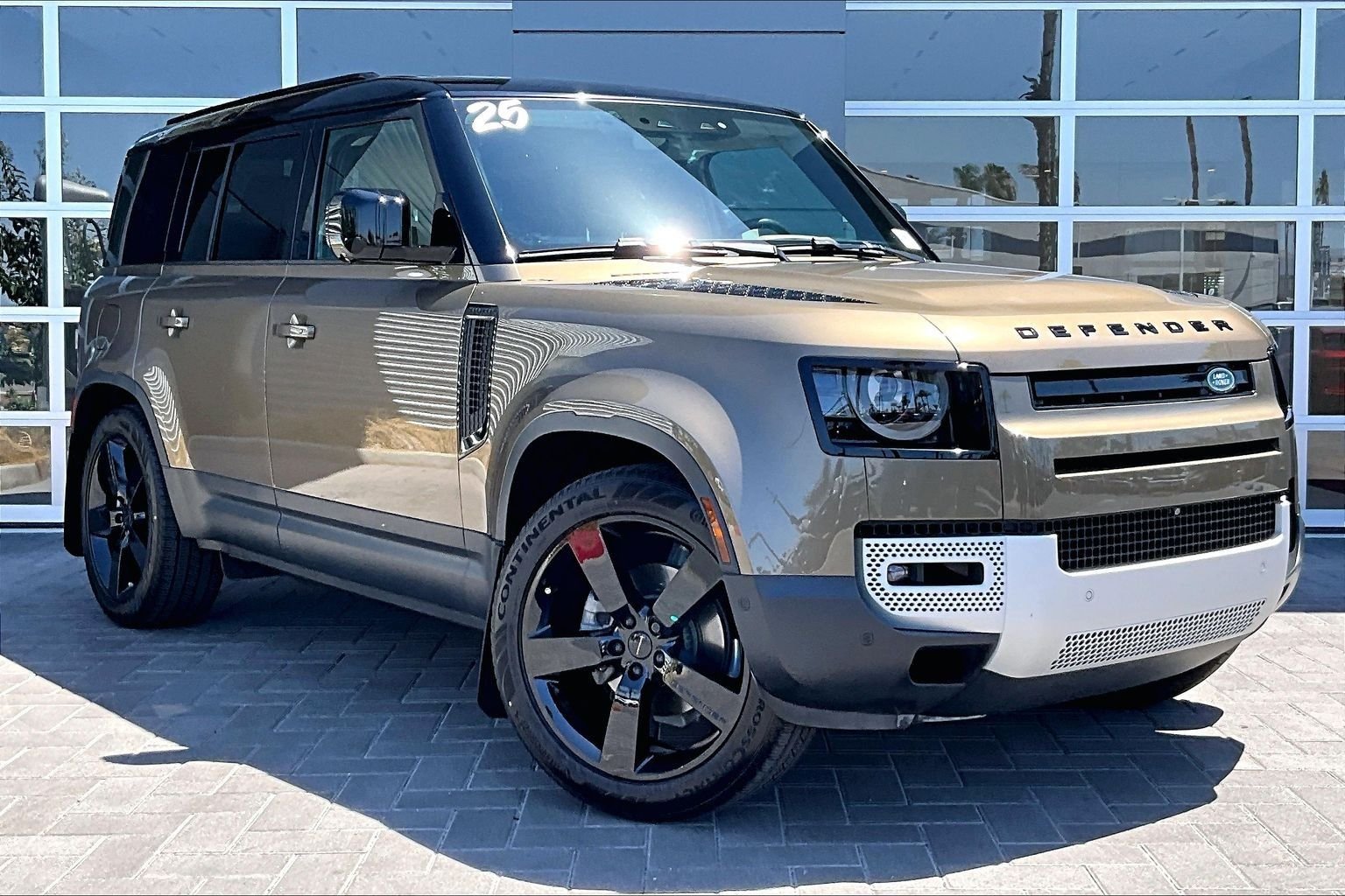 Used 2025  Land Rover S image 3