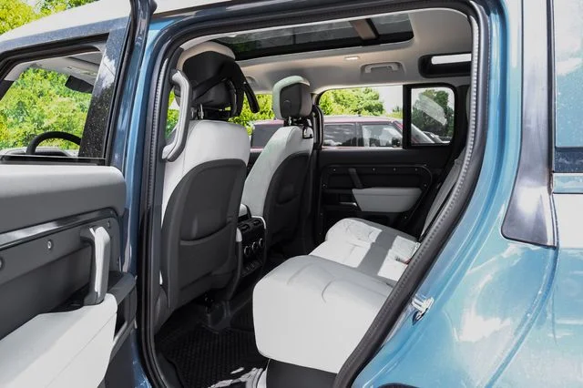 New 2026 Tasman Blue Land Rover X-Dynamic SE image 48
