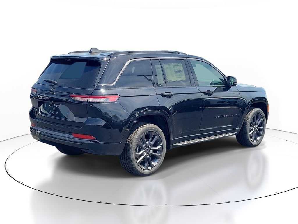 New 2026 Diamond Black Crystal Pearl-Coat Exterior Paint Jeep Limited Reserve image 4