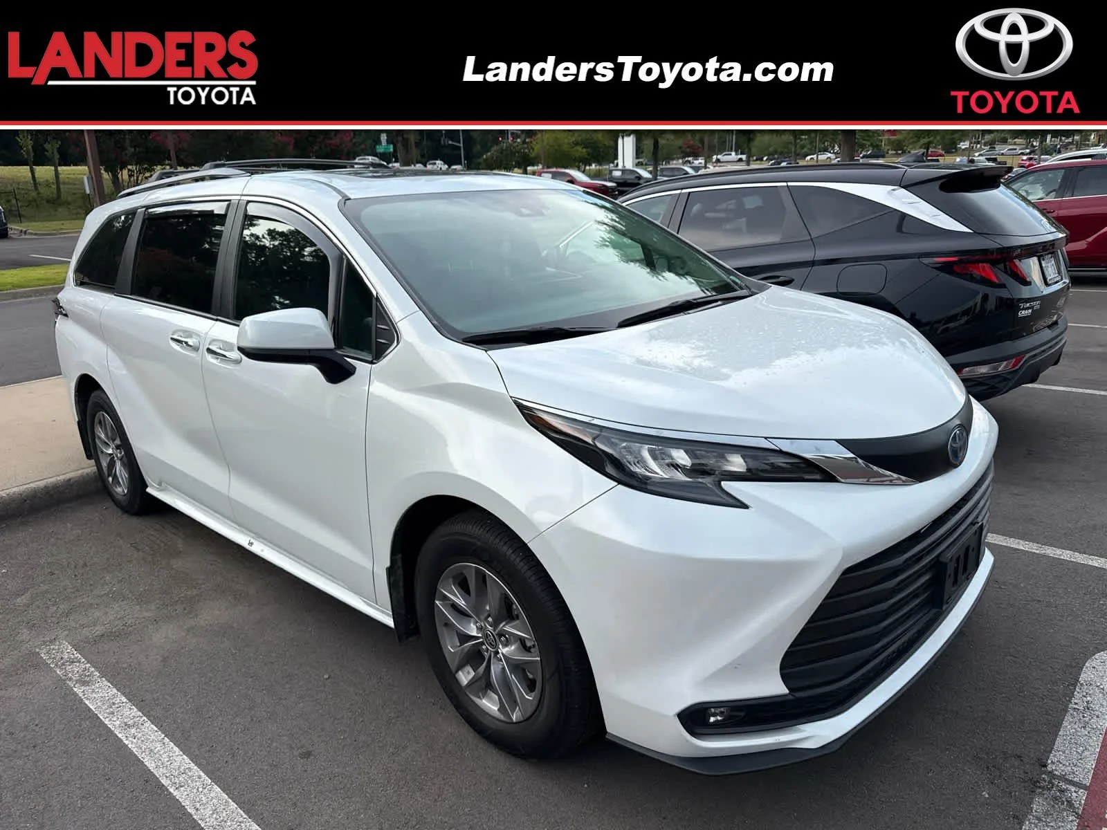 Used 2025 Wind Chill Pearl Toyota XLE image 1