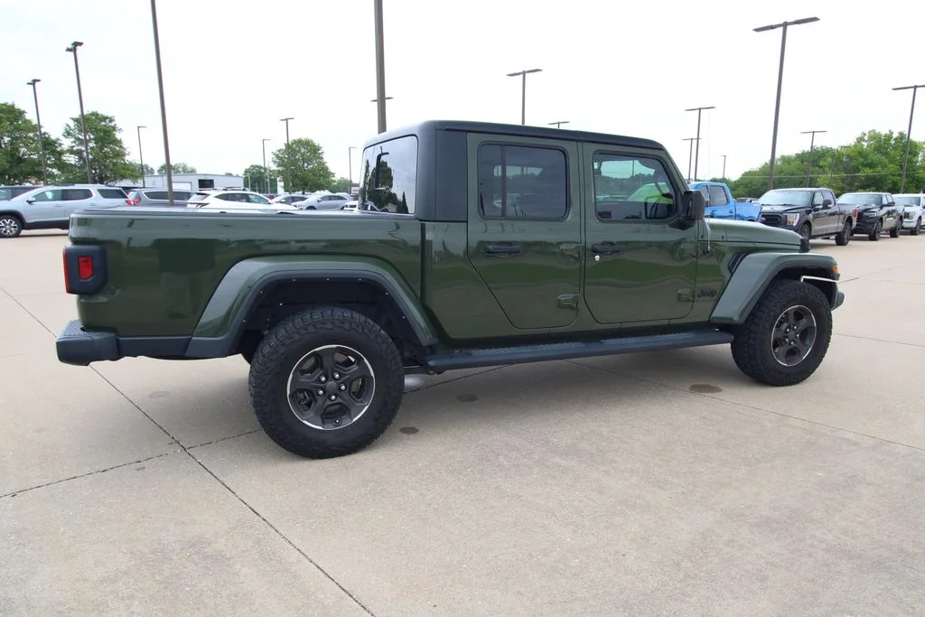 Used 2022 Green Jeep Sport image 5