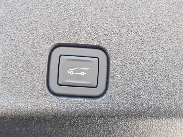 Used 2025 Sterling Gray Metallic Chevrolet RS image 13