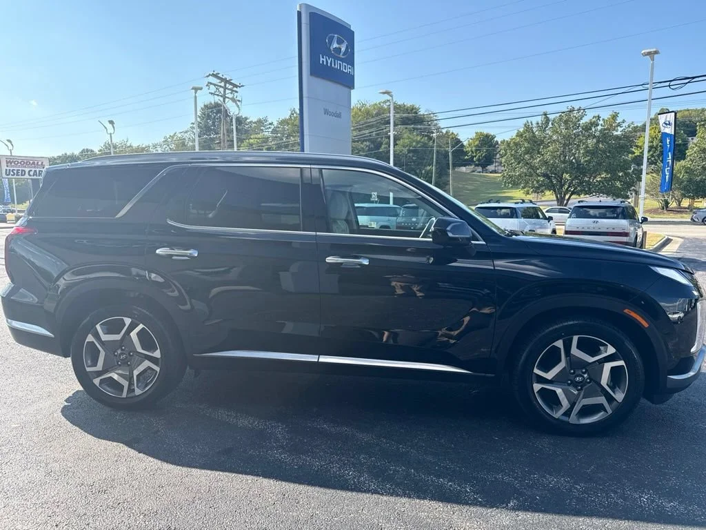 Used 2024 Abyss Black Hyundai Limited image 4
