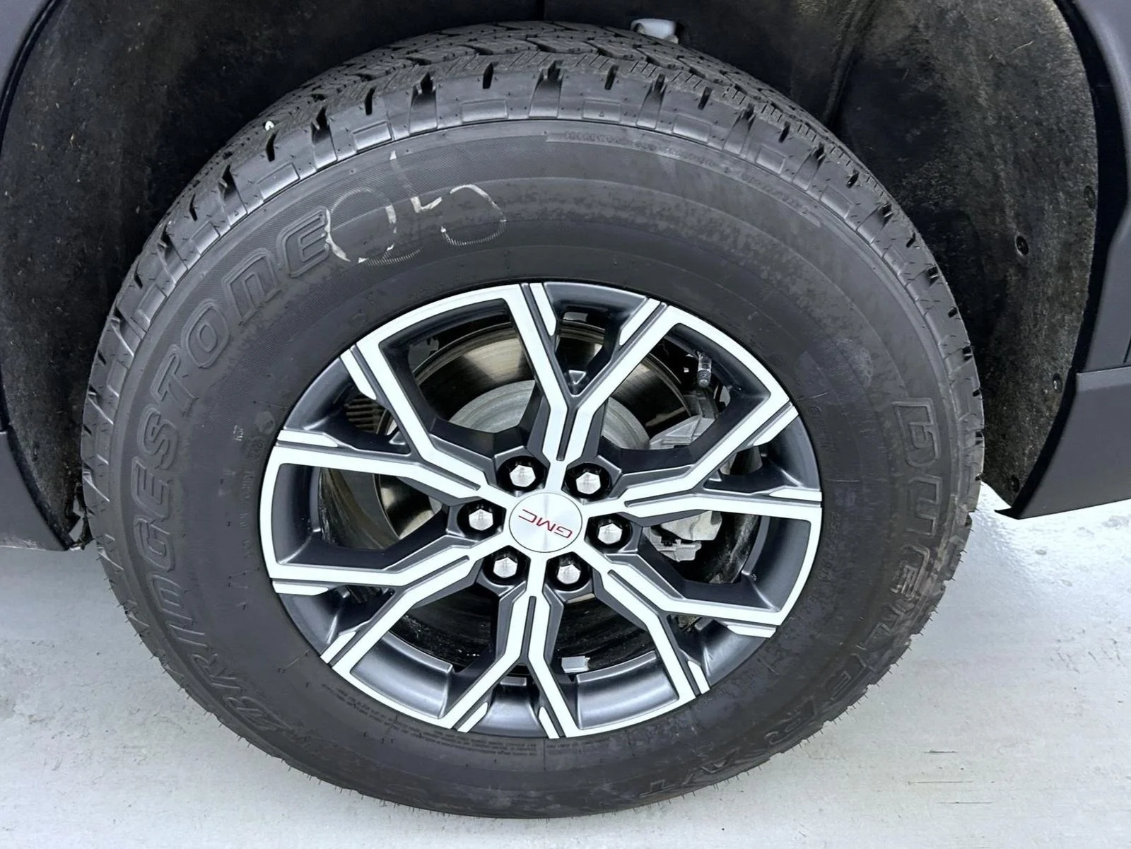 Used 2025 White GMC AT4 image 25