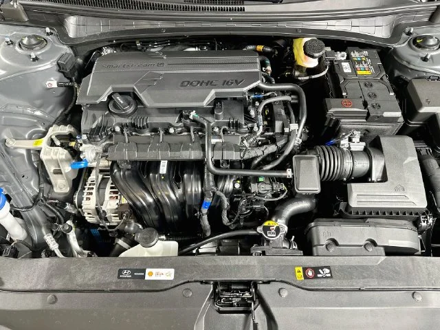 New 2026 Hyundai ELANTRA SE