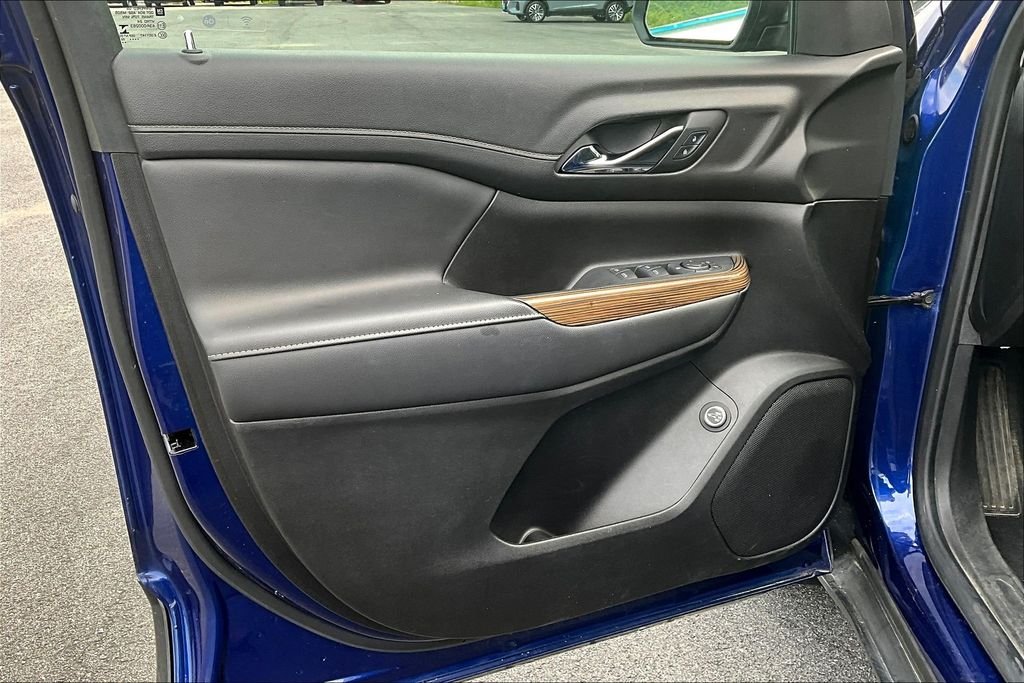 Used 2023 Ultra Blue Metallic GMC SLE image 9