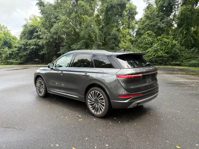 Used 2020 Magnetic Gray Lincoln Reserve image 4