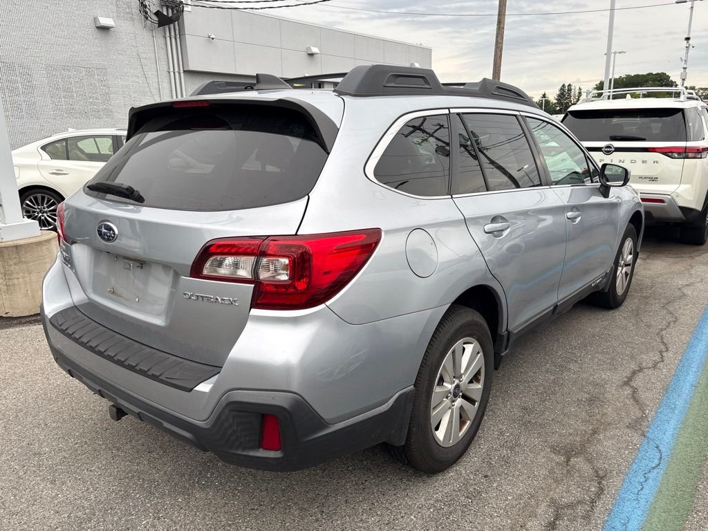 Used 2018 Silver Subaru 2.5i Premium image 10
