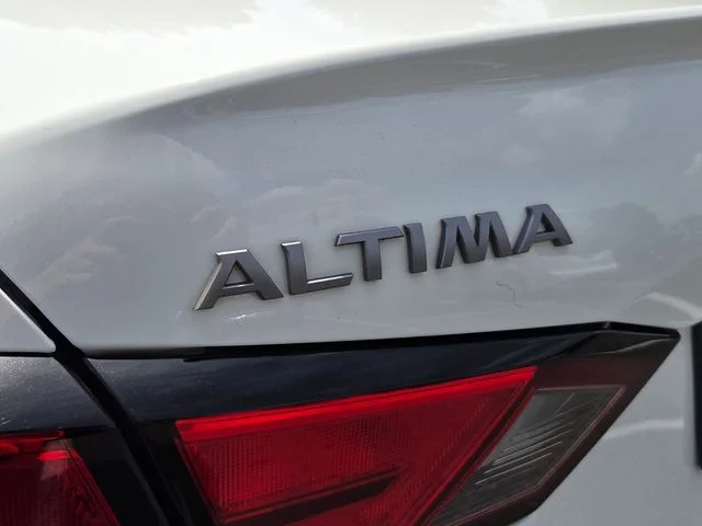 2025 Nissan Altima SR - Photo 13