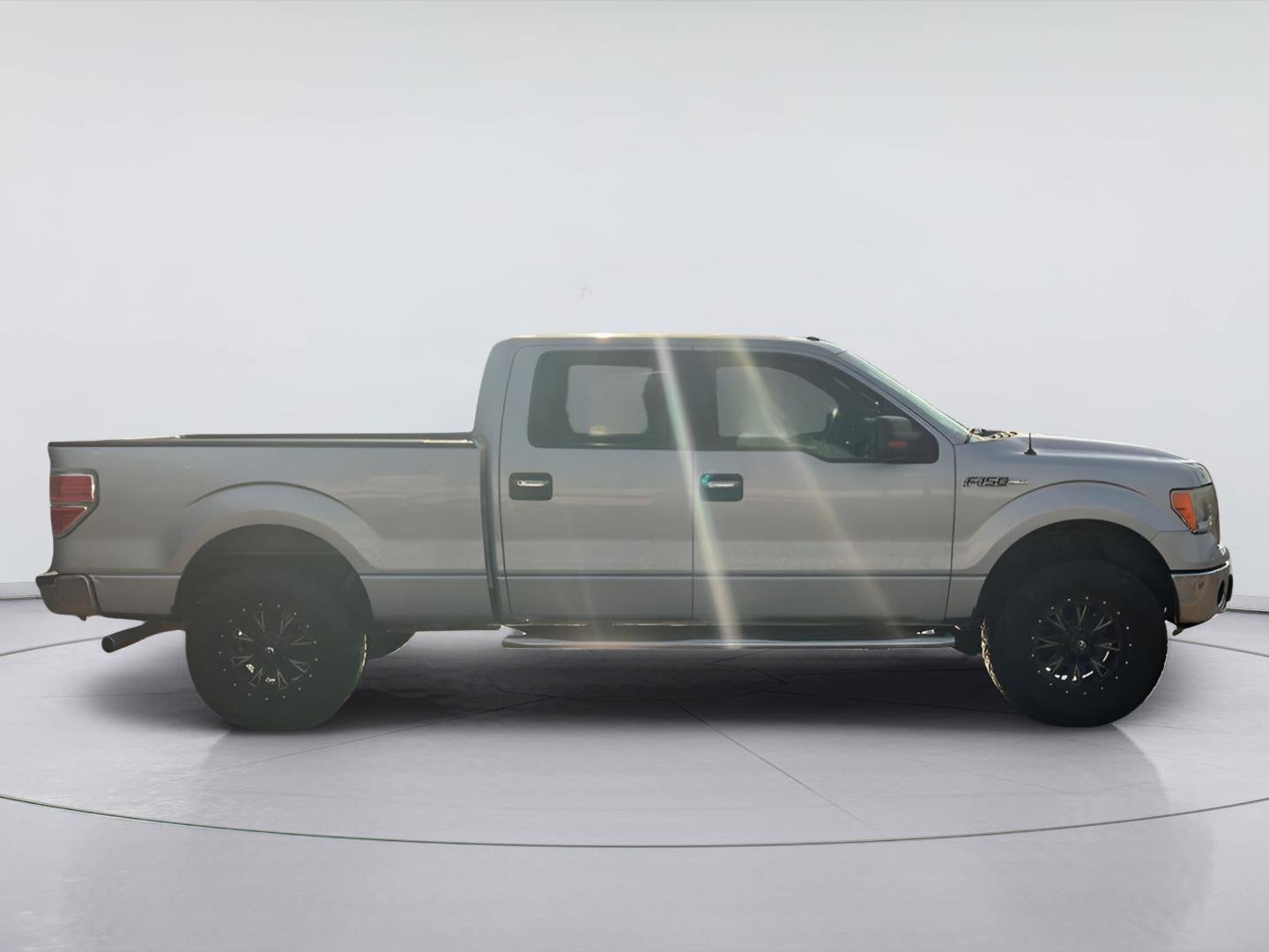 Used 2013 Ingot Silver Metallic Ford XLT image 3