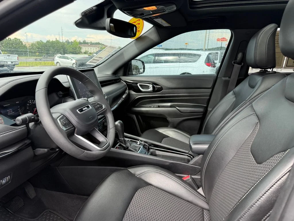 Used 2023 Gray Jeep Latitude image 4