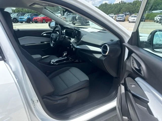 Used 2026 White Chevrolet LT image 18